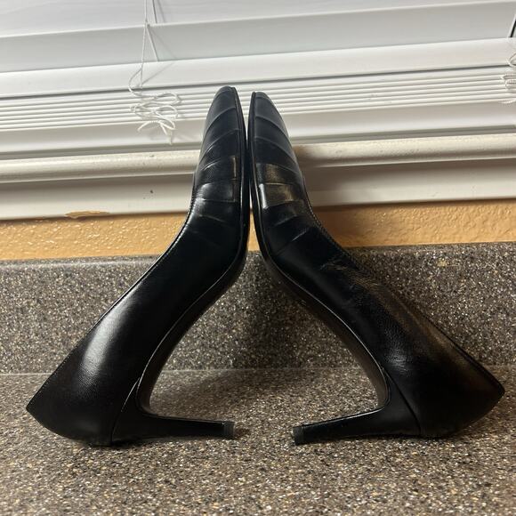 Stuart Weitzman Womens Size 7N Mid Heels Pump Shoes Black Ruched Leather Slip On - Picture 6 of 11
